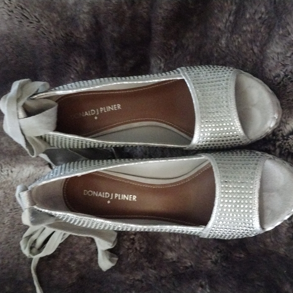 Donald J Pliner shoes - Picture 2 of 5